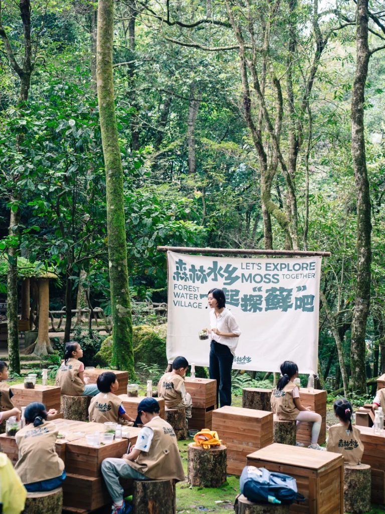 千源农场-TSFARM-自然美育 老师教授一群孩子关于自然的知识
